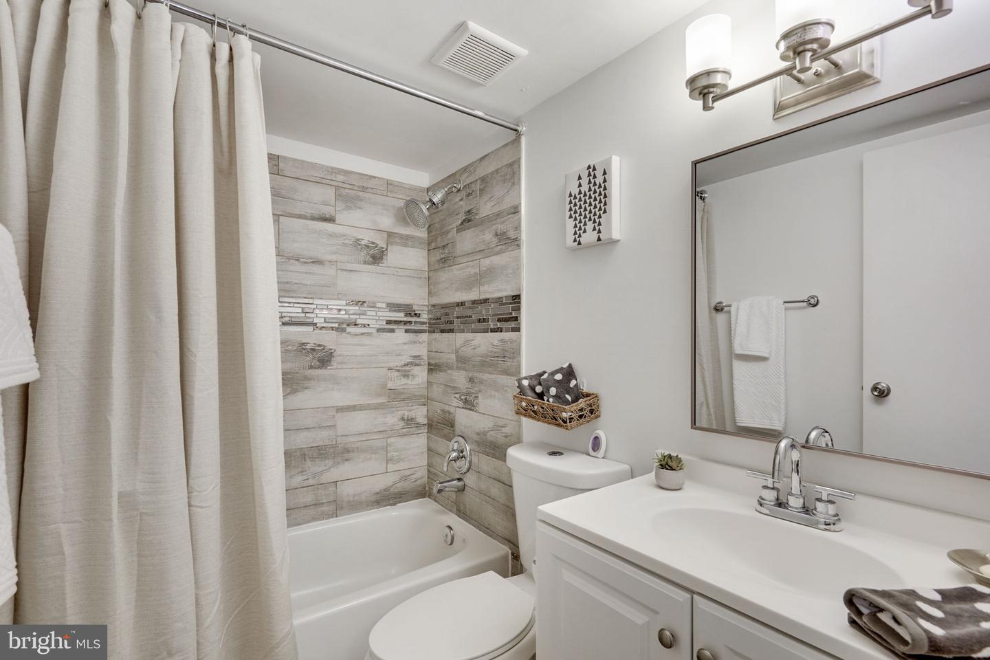 2210 Springwood DRIVE Unit: T7