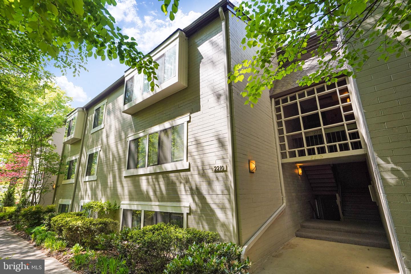 2210 Springwood DRIVE Unit: T7