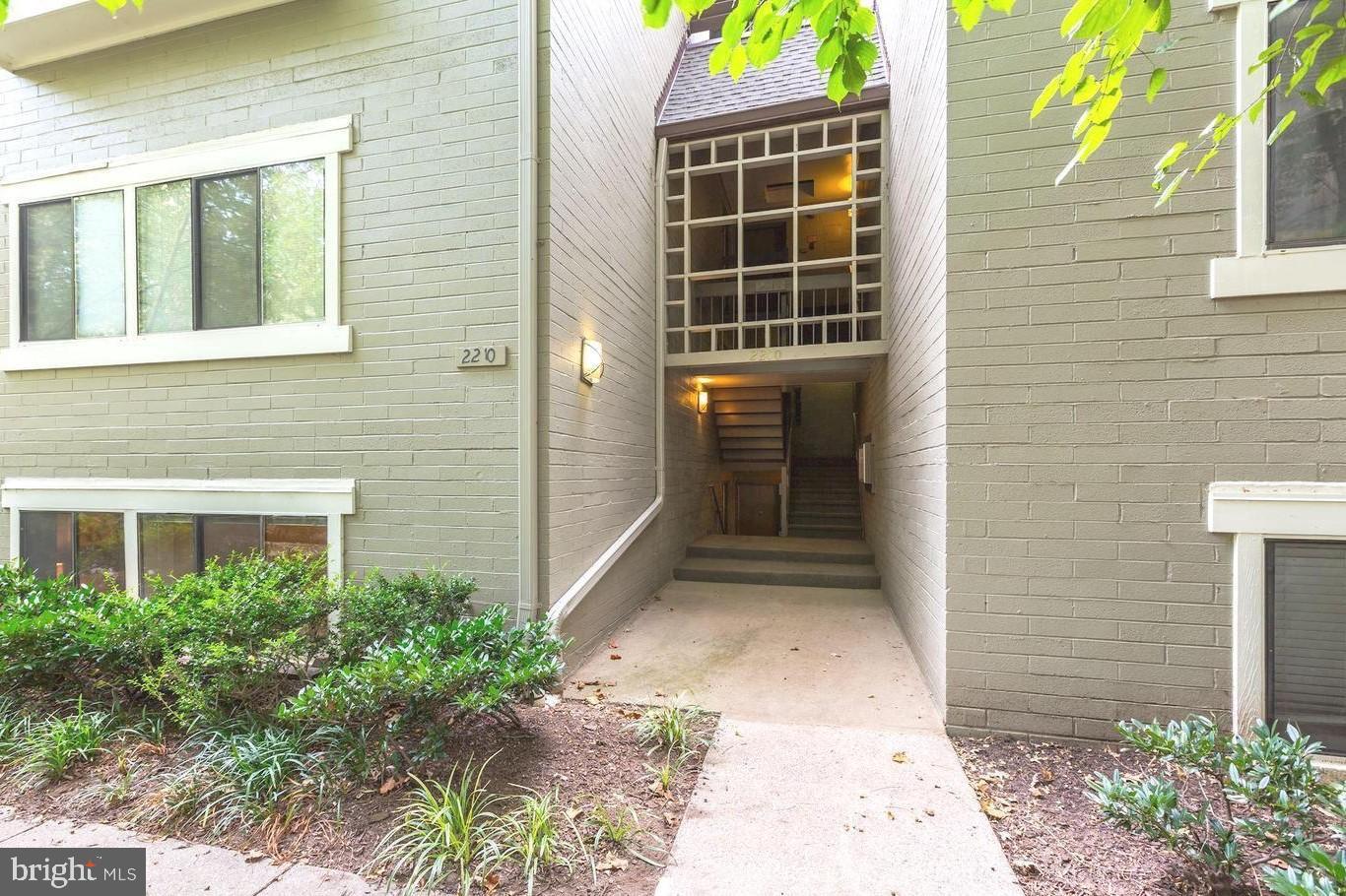 2210 Springwood DRIVE Unit: T7