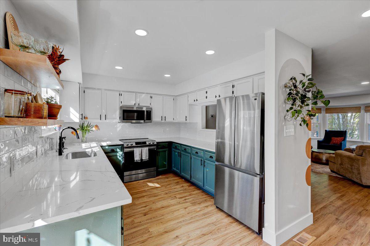 6005 Lands End LANE