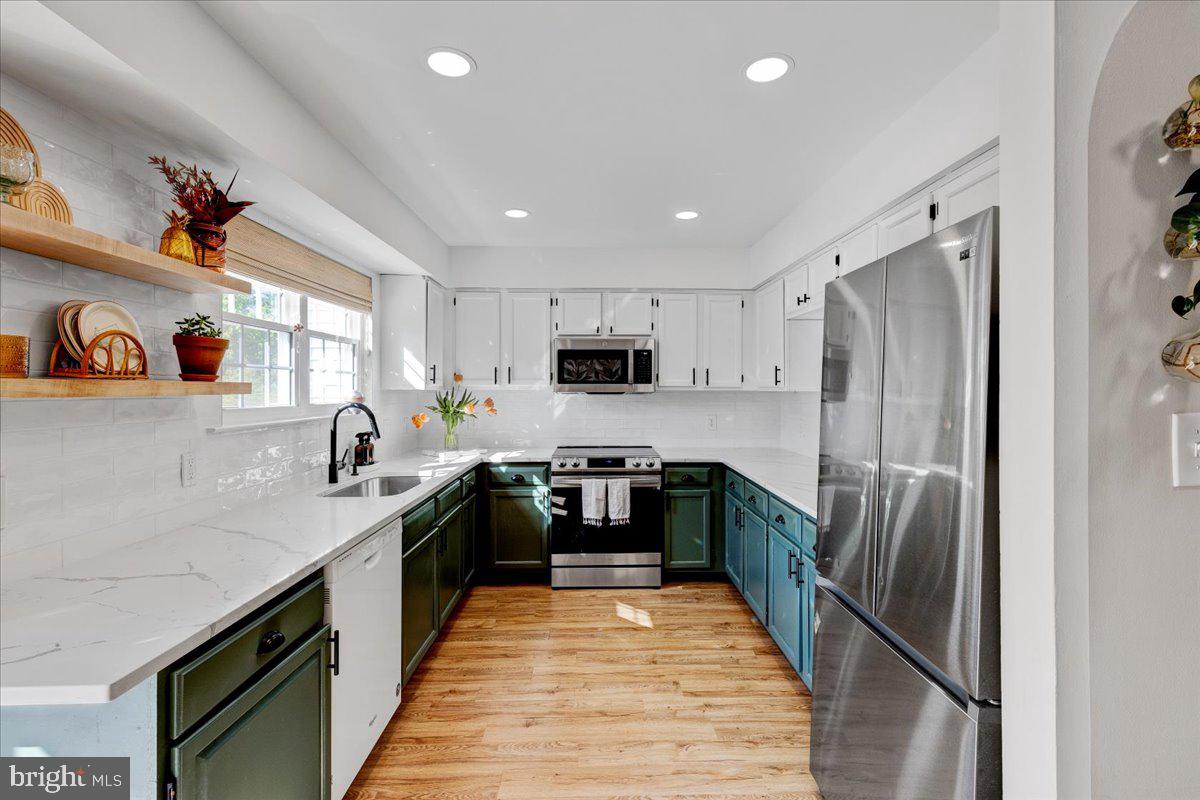 6005 Lands End LANE
