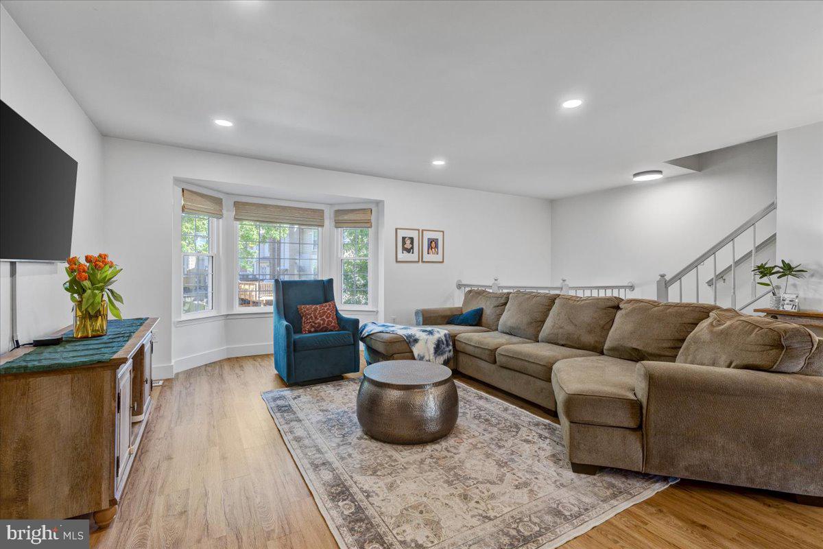 6005 Lands End LANE