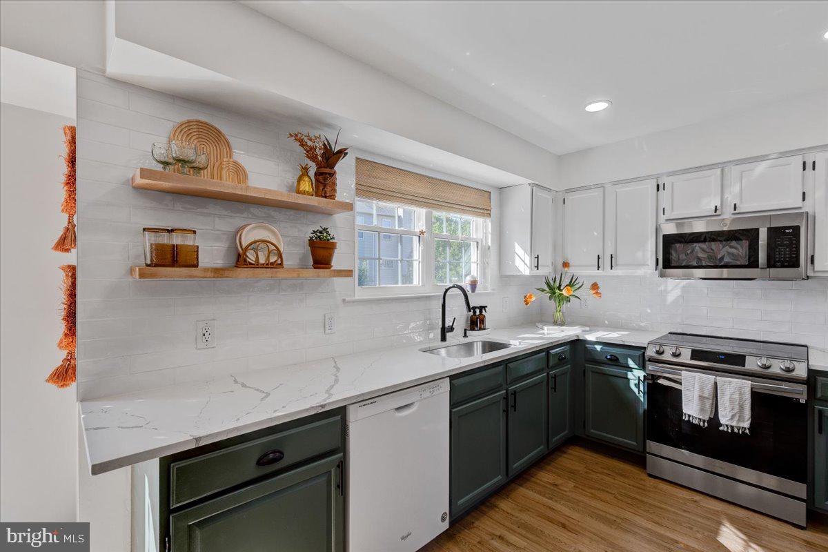 6005 Lands End LANE
