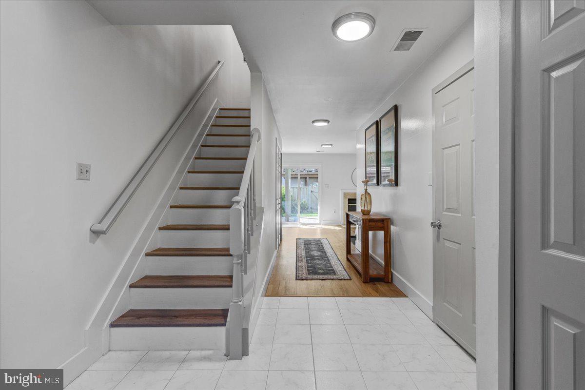 6005 Lands End LANE