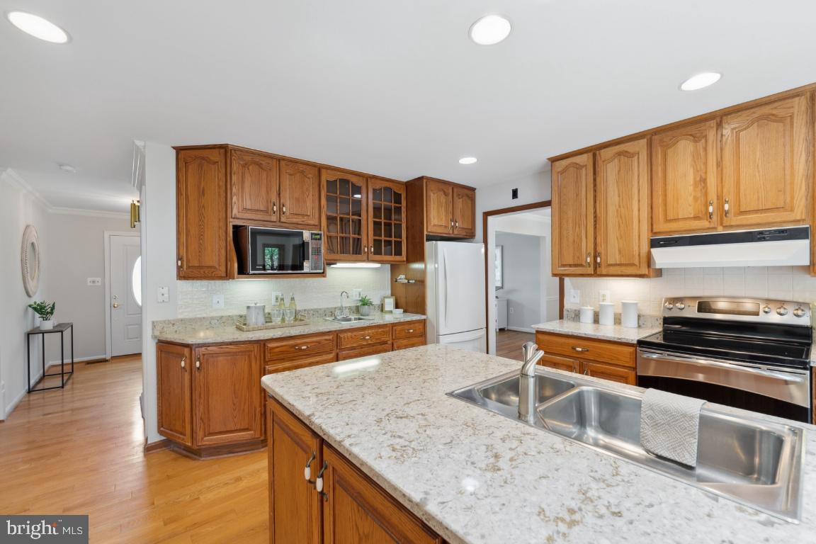 9606 Sonjo COURT