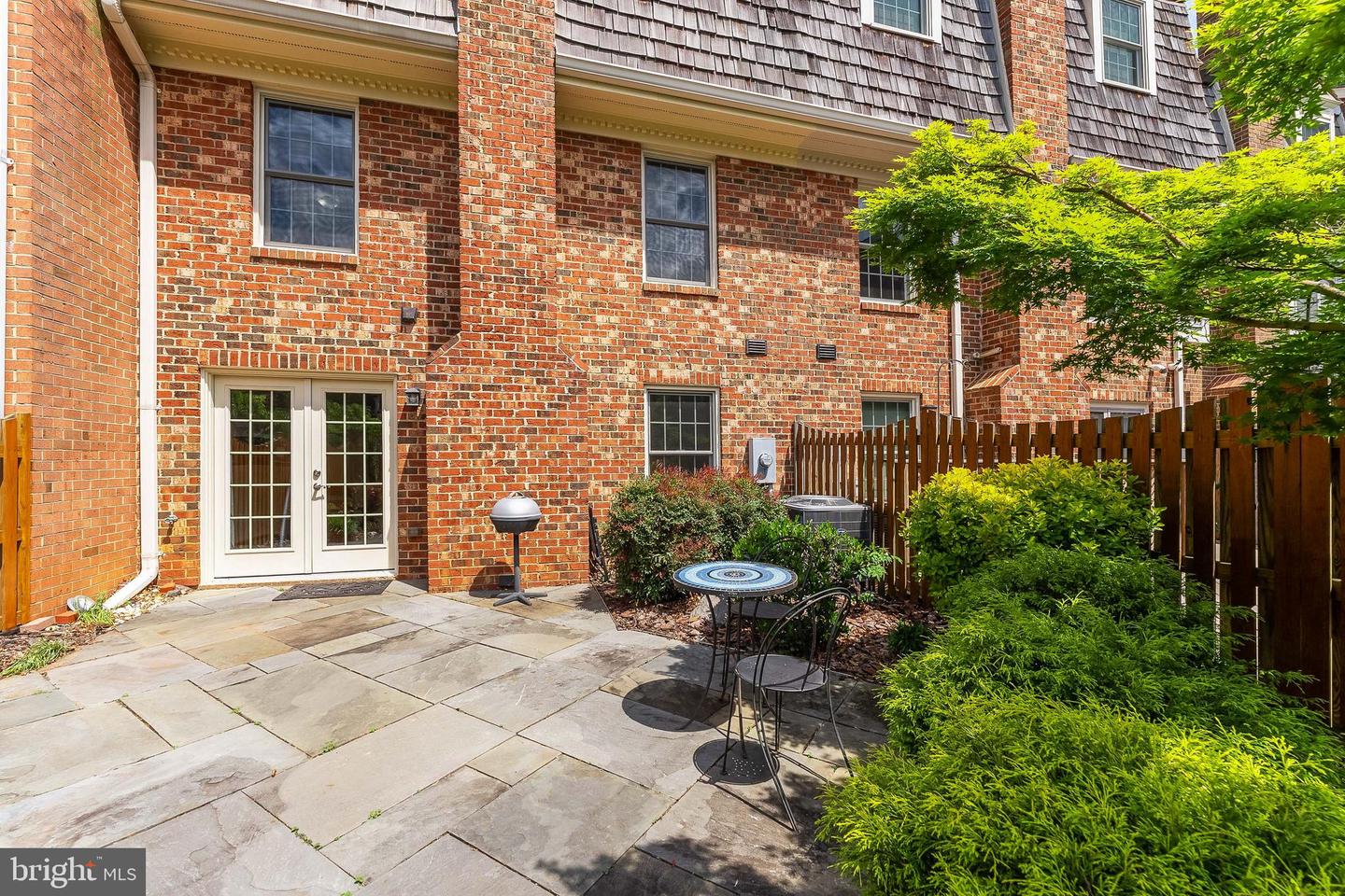 2967 Oakborough SQUARE