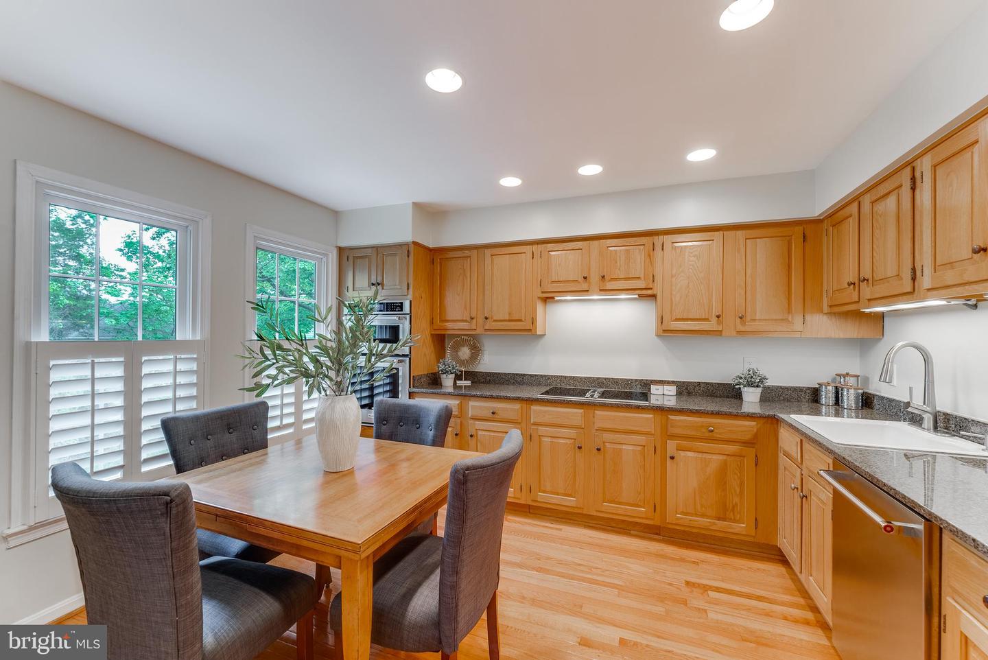 2967 Oakborough SQUARE