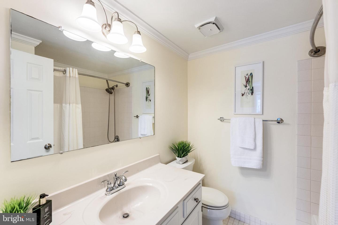 2967 Oakborough SQUARE