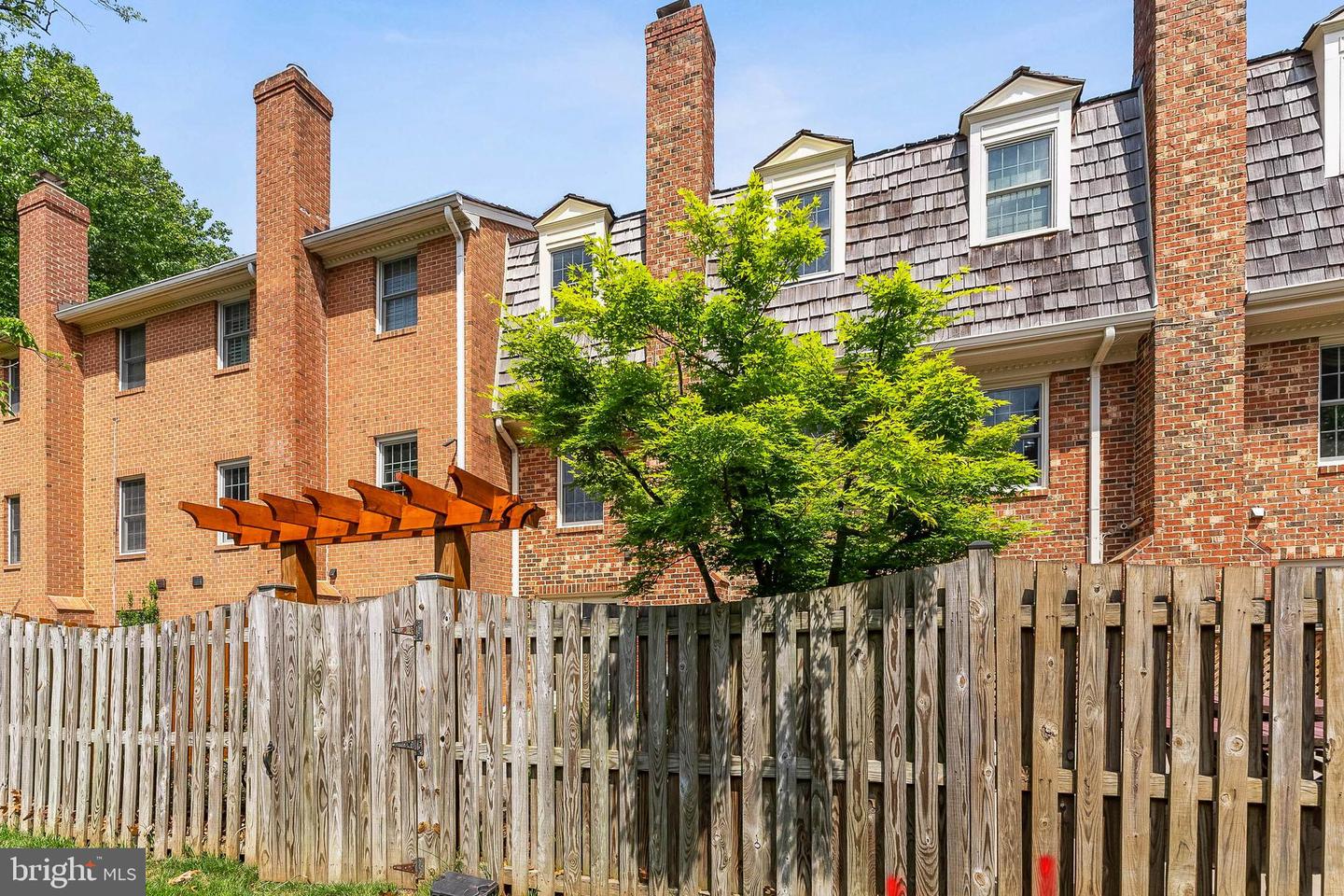 2967 Oakborough SQUARE
