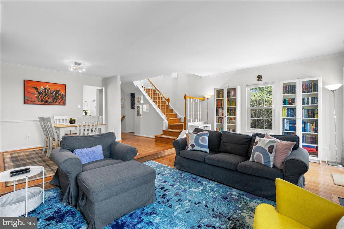 8548 Enochs DRIVE