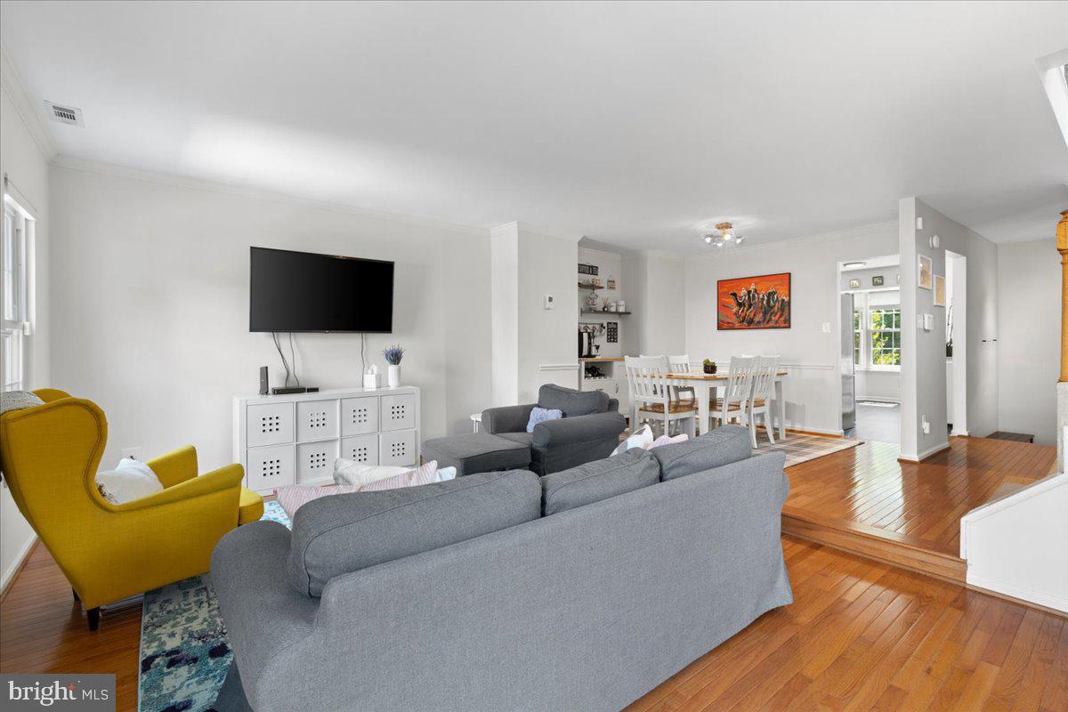 8548 Enochs DRIVE