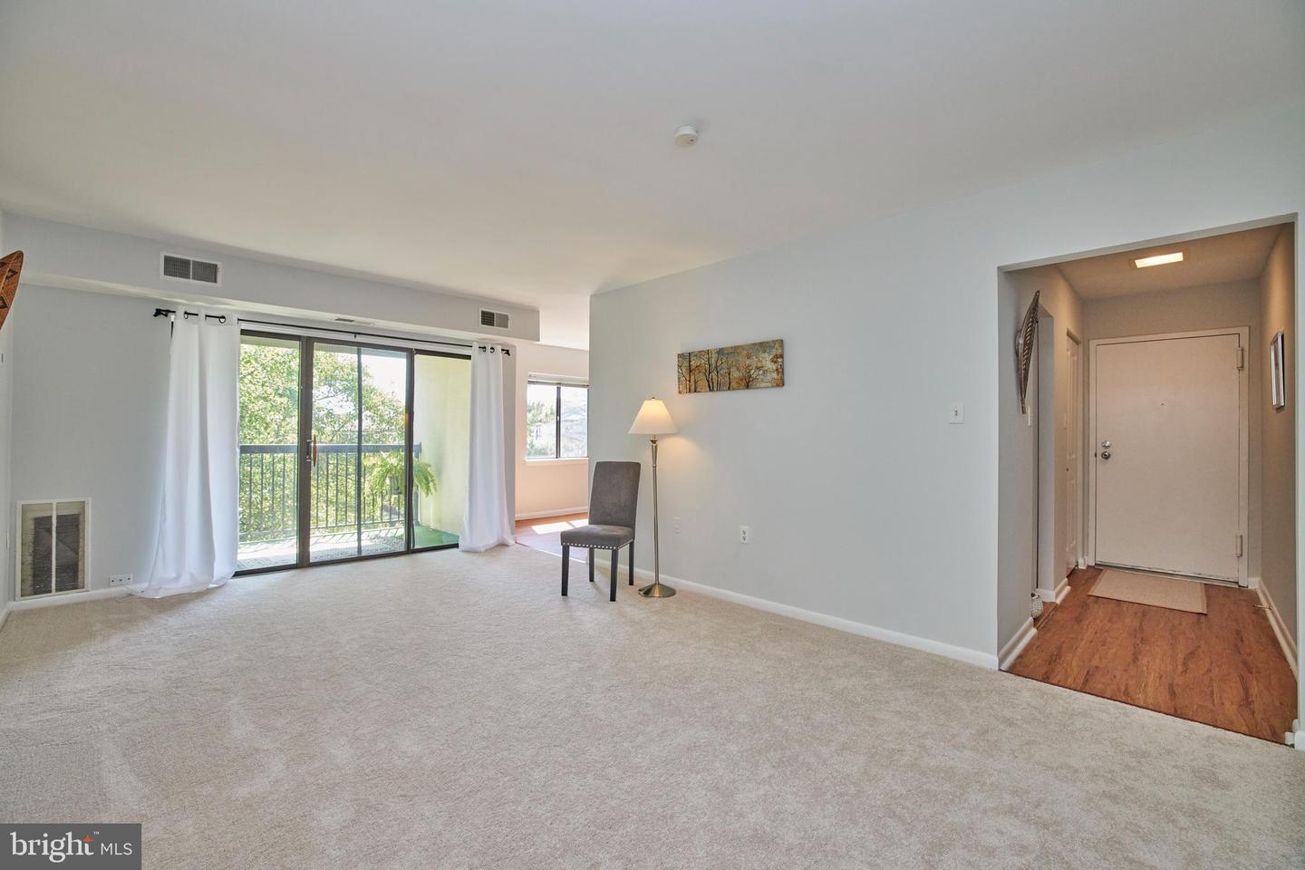 617 Center STREET Unit: 204