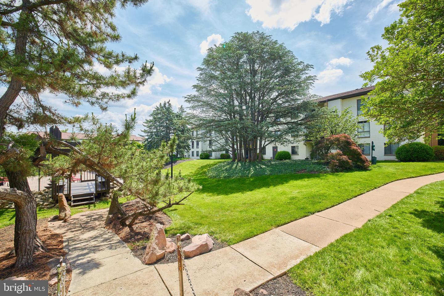 617 Center STREET Unit: 204