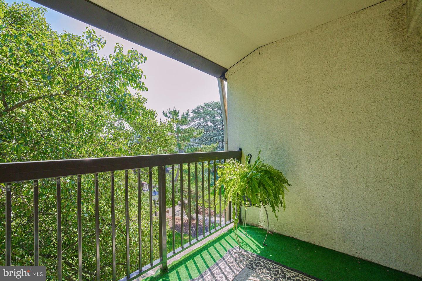 617 Center STREET Unit: 204