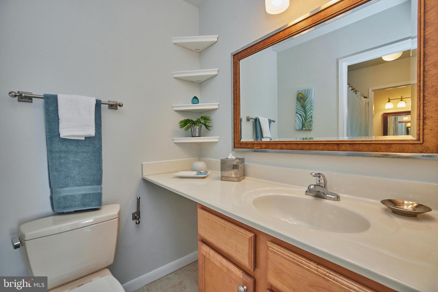 617 Center STREET Unit: 204
