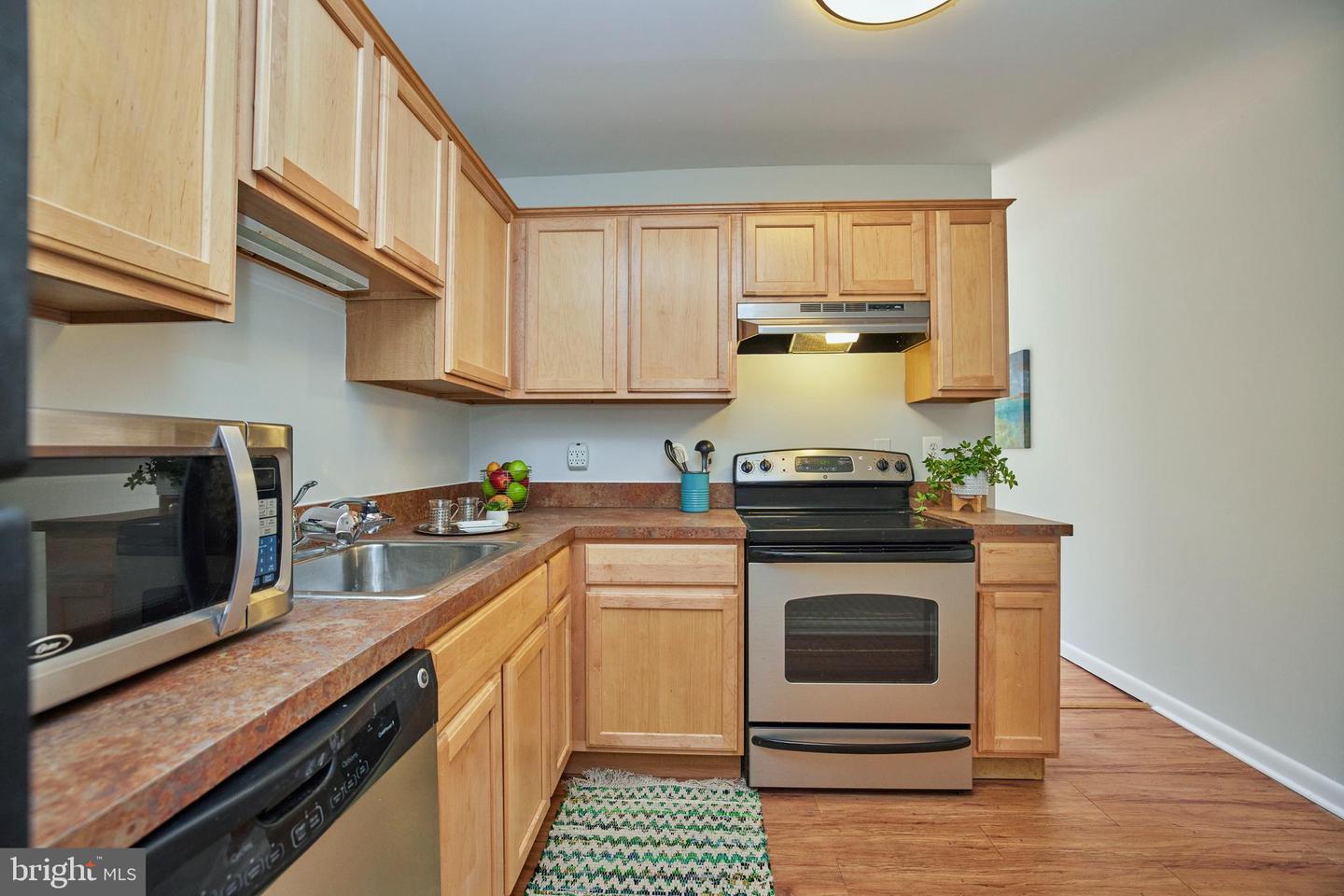 617 Center STREET Unit: 204