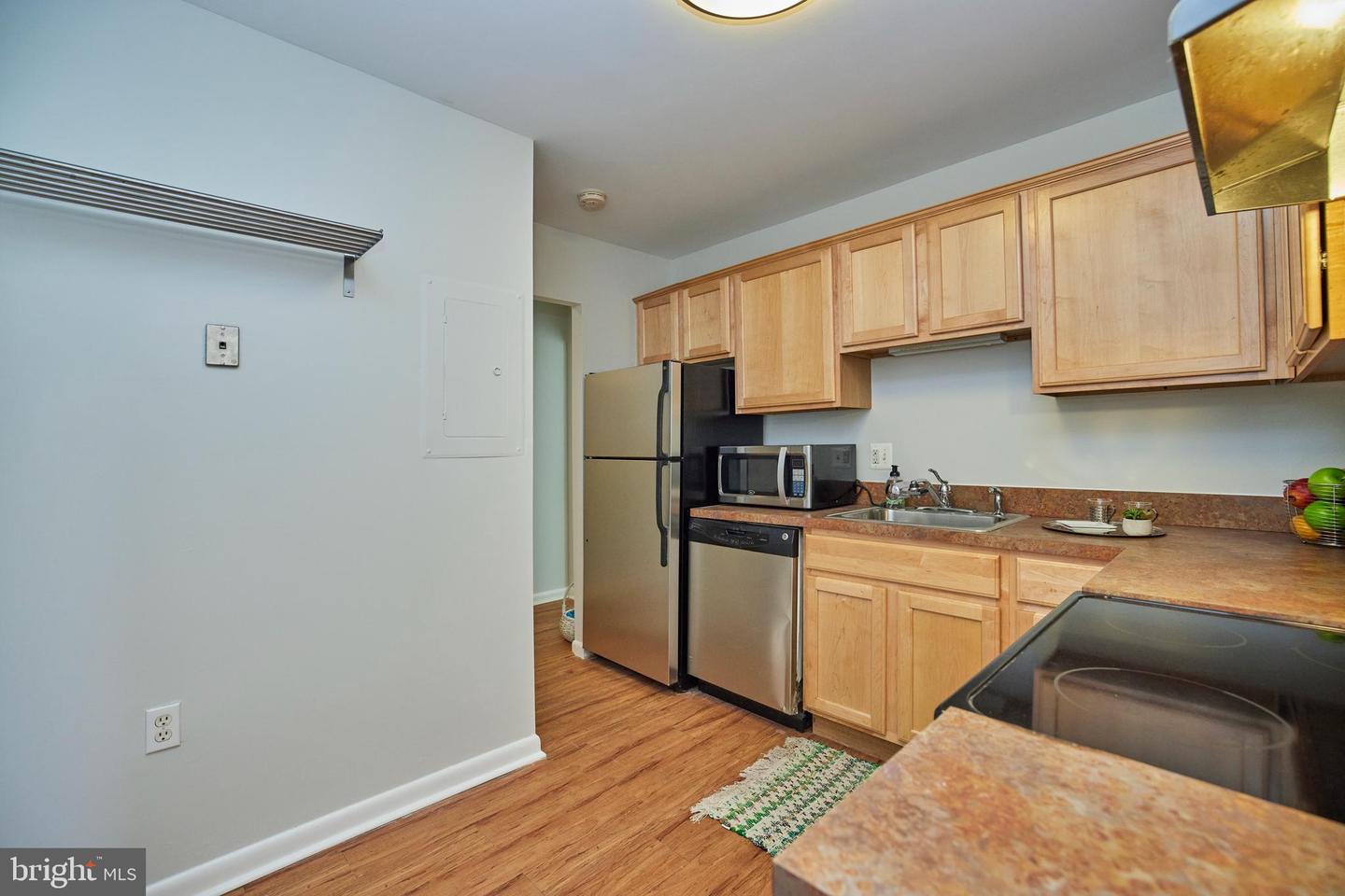 617 Center STREET Unit: 204