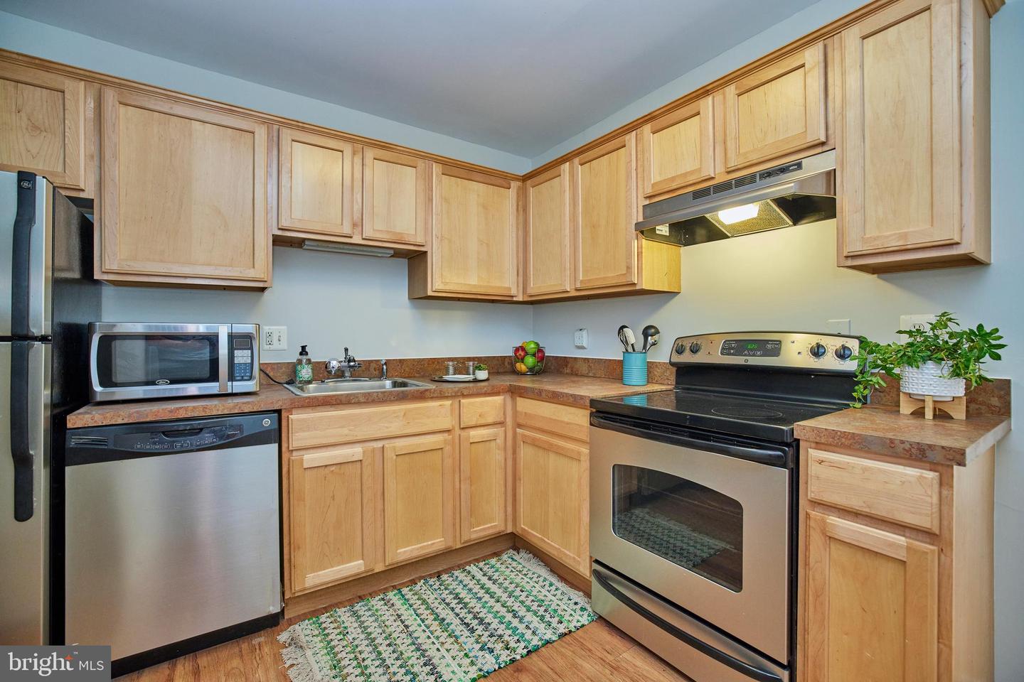 617 Center STREET Unit: 204