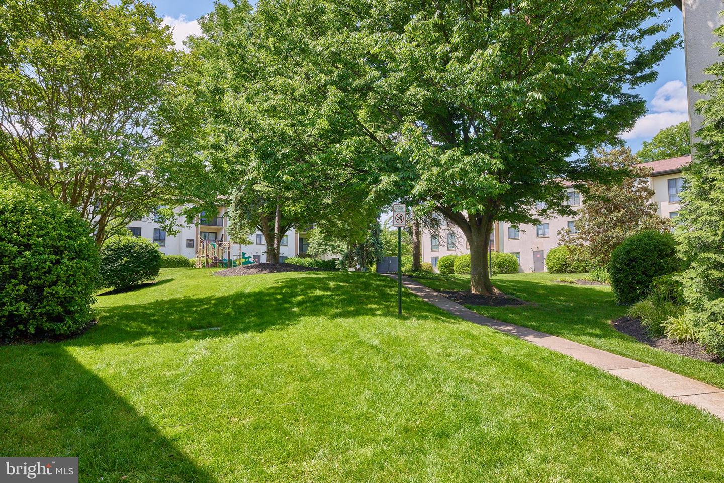 617 Center STREET Unit: 204