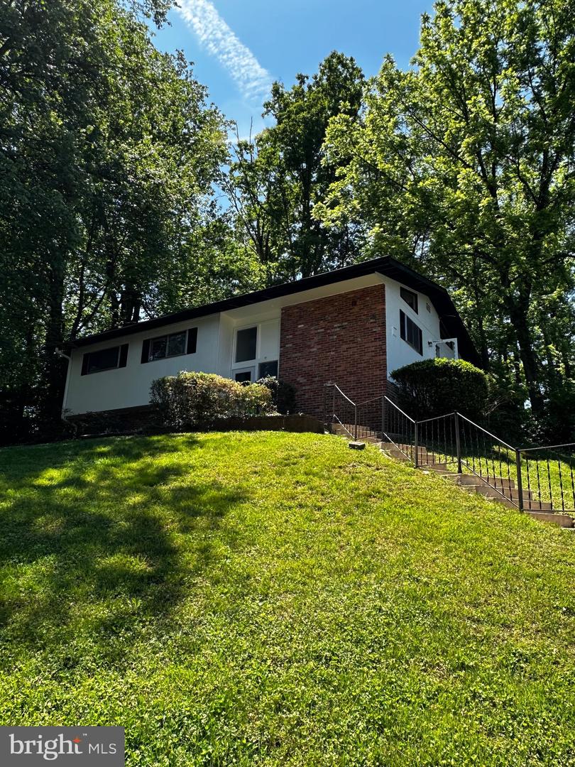 7721 Glenister DRIVE