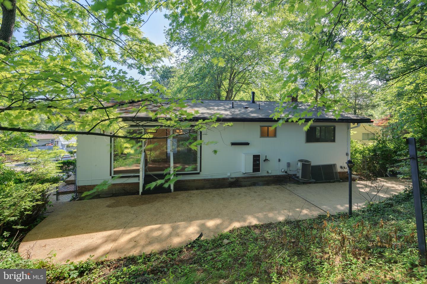 7721 Glenister DRIVE