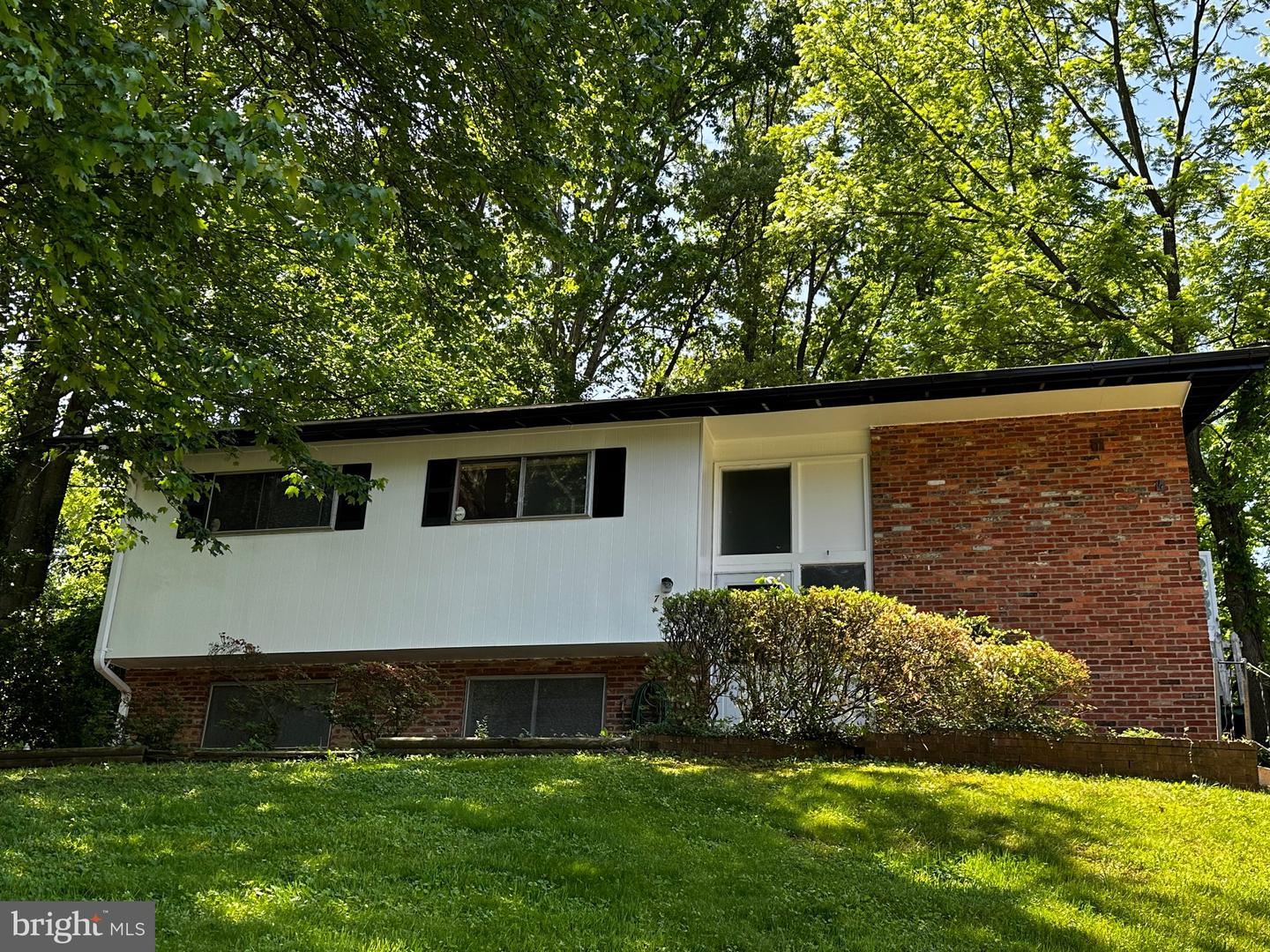 7721 Glenister DRIVE