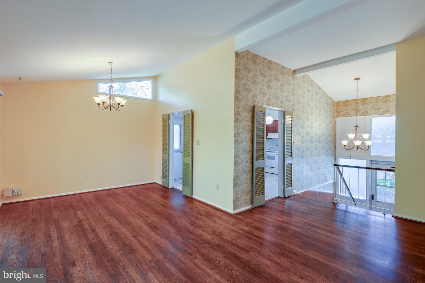 7721 Glenister DRIVE