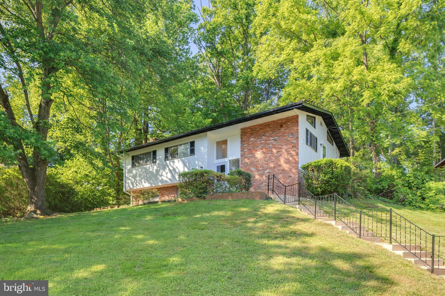7721 Glenister DRIVE