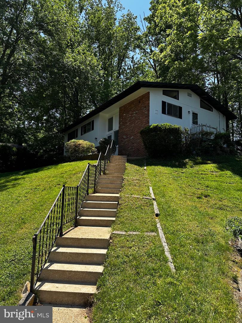 7721 Glenister DRIVE