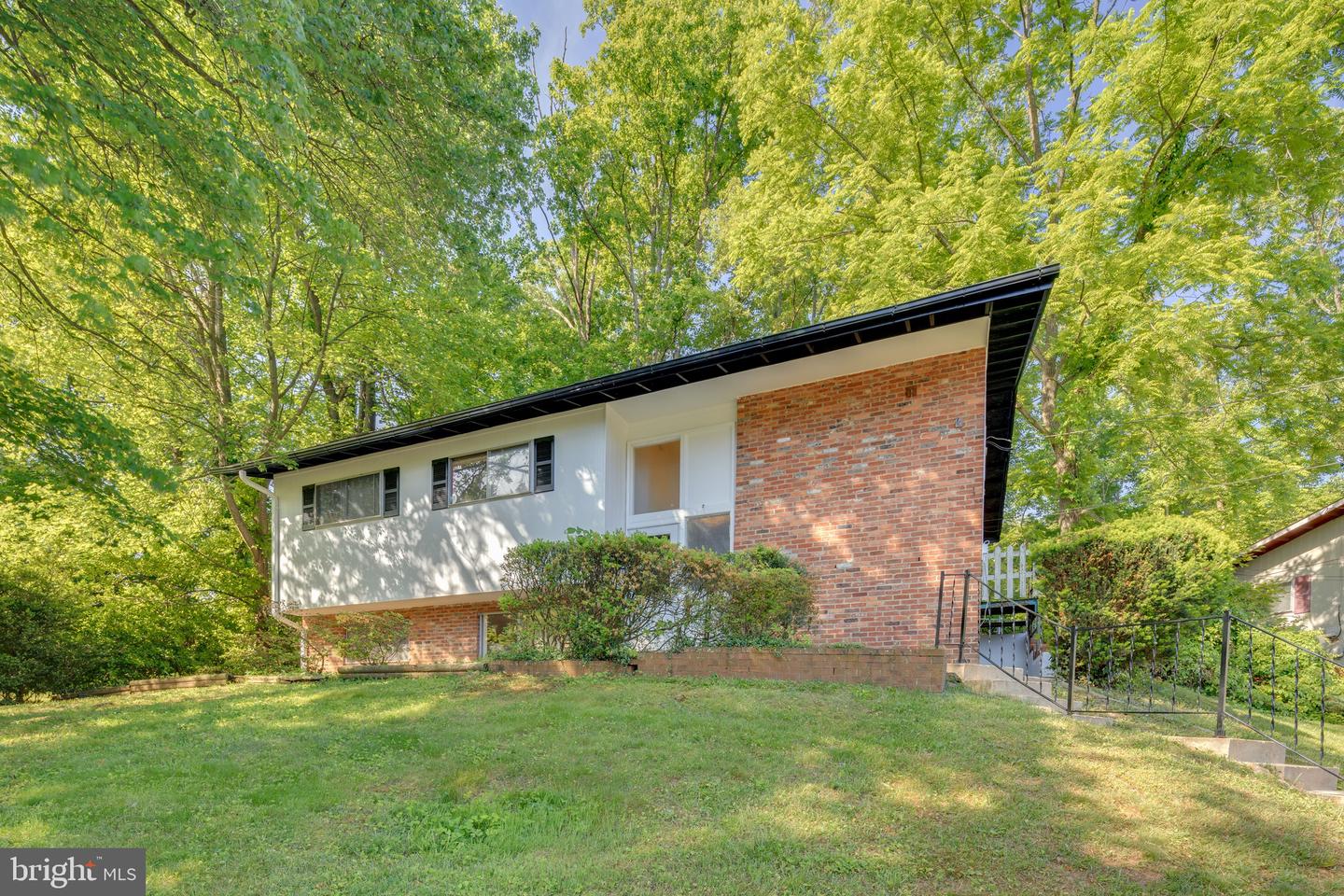 7721 Glenister DRIVE