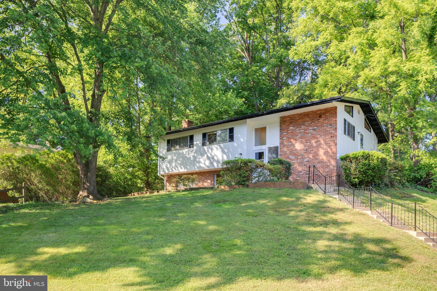 7721 Glenister DRIVE