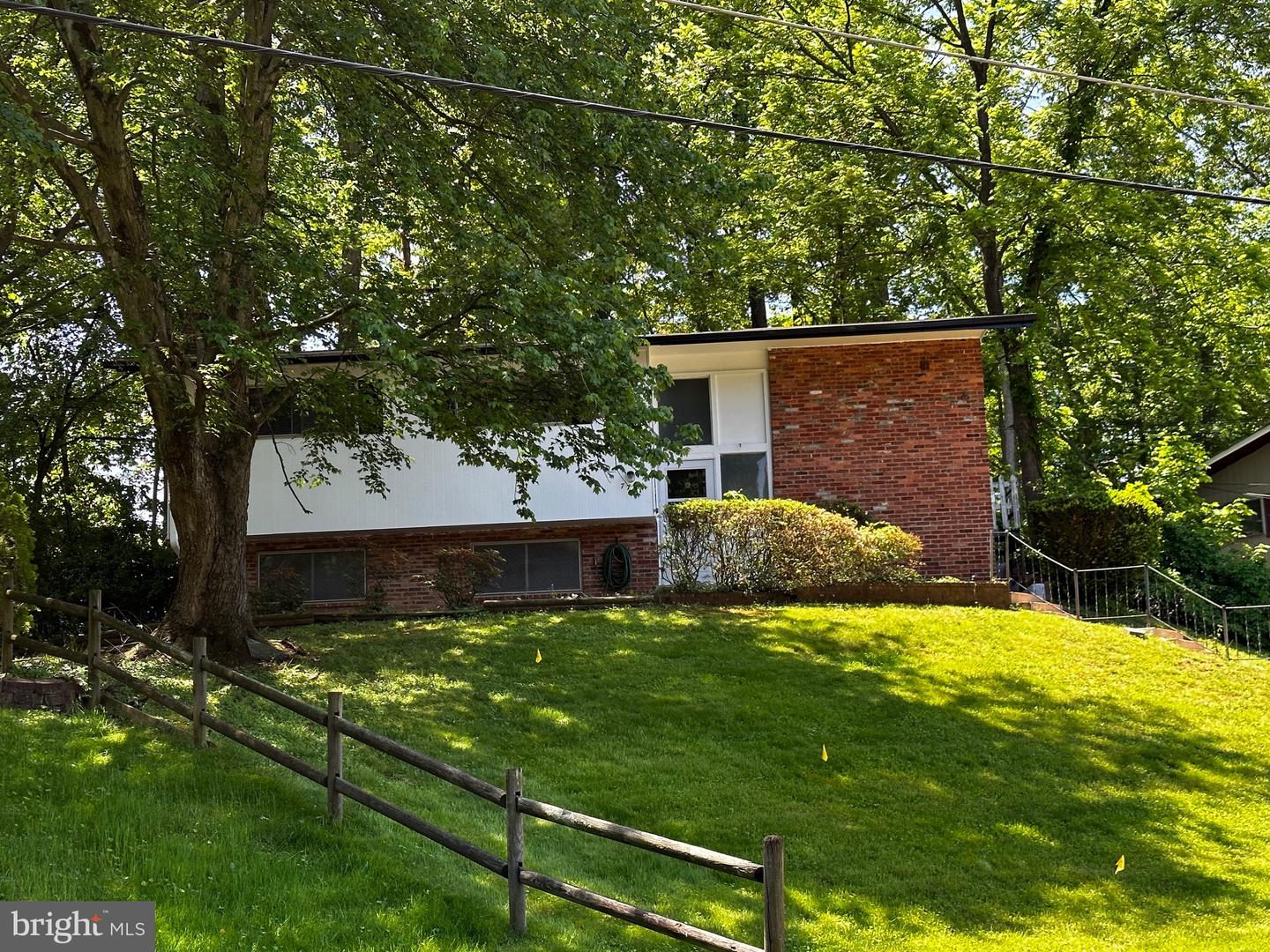 7721 Glenister DRIVE