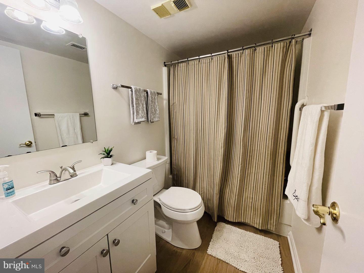 5918 Cove Landing ROAD Unit: 201