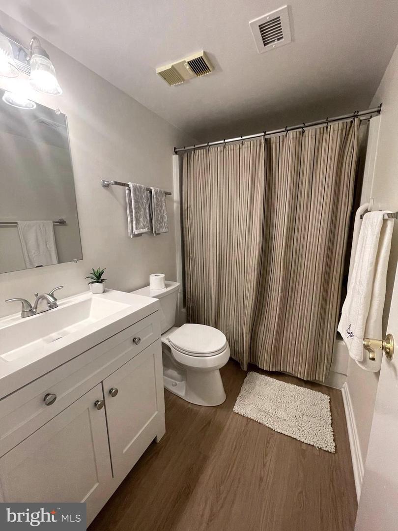 5918 Cove Landing ROAD Unit: 201