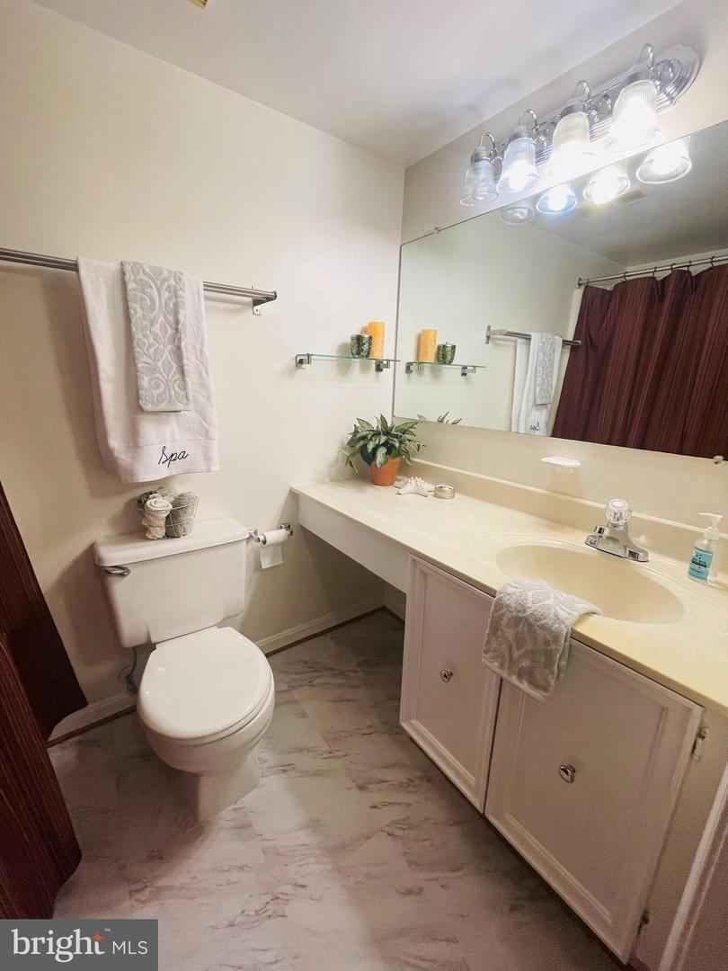 5918 Cove Landing ROAD Unit: 201
