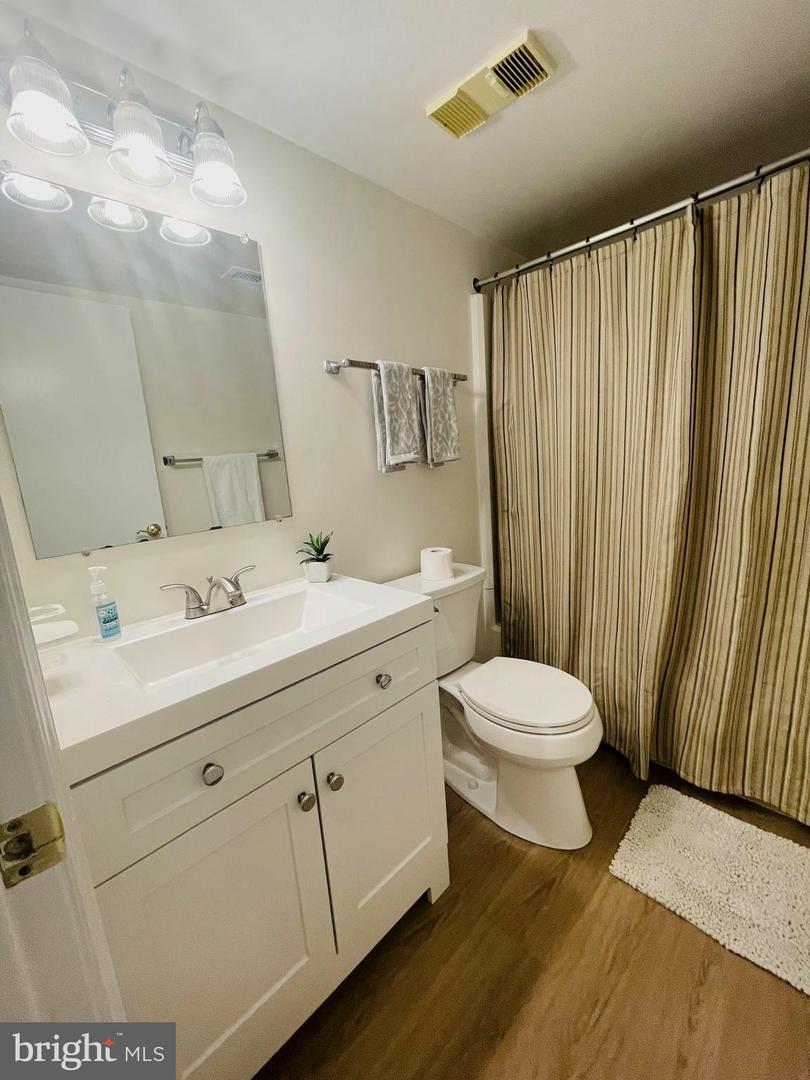 5918 Cove Landing ROAD Unit: 201