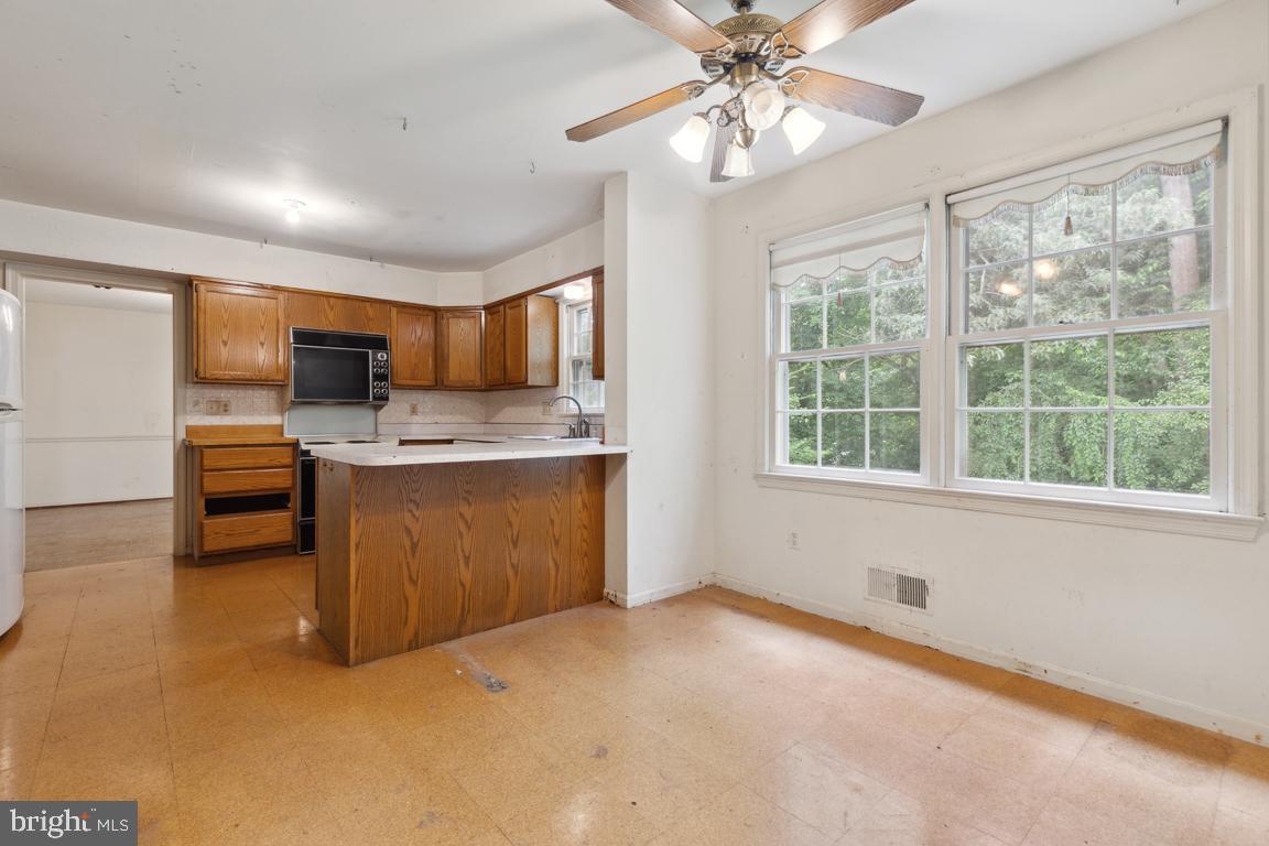 4908 Powell ROAD