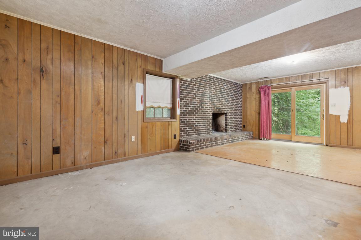 4908 Powell ROAD