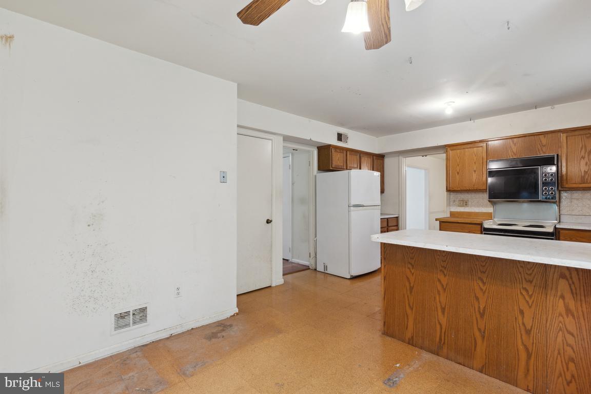 4908 Powell ROAD