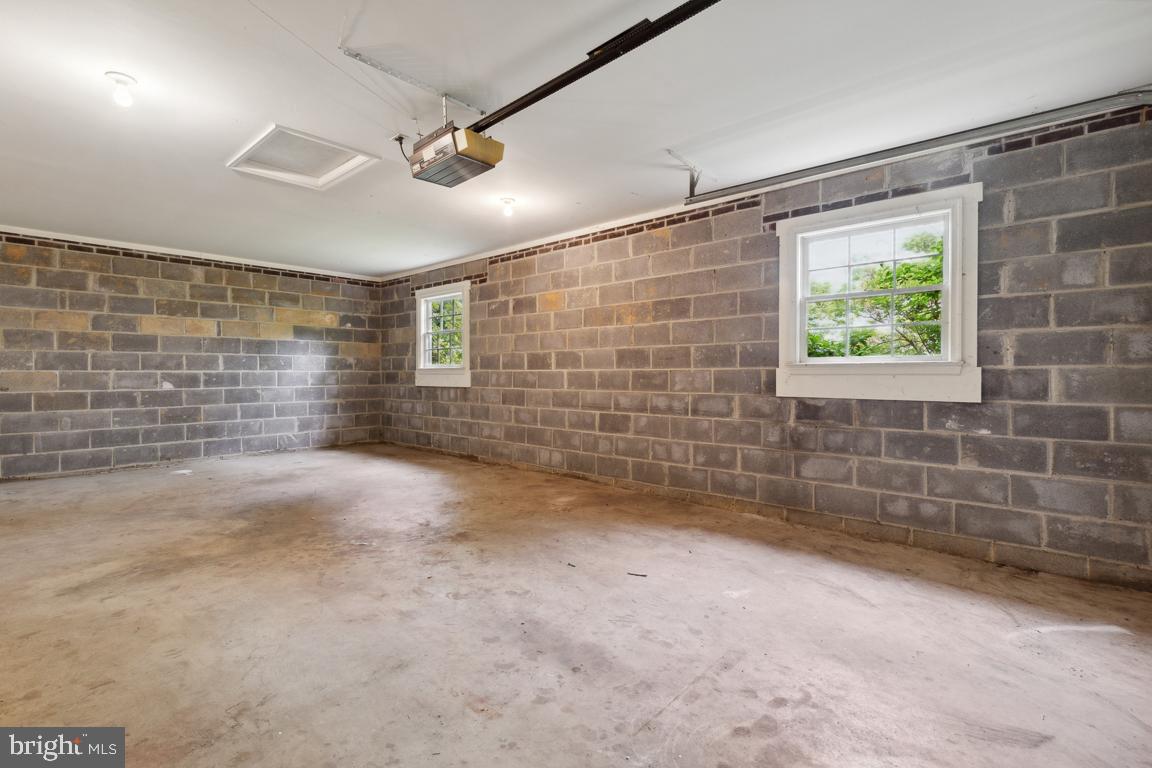 4908 Powell ROAD
