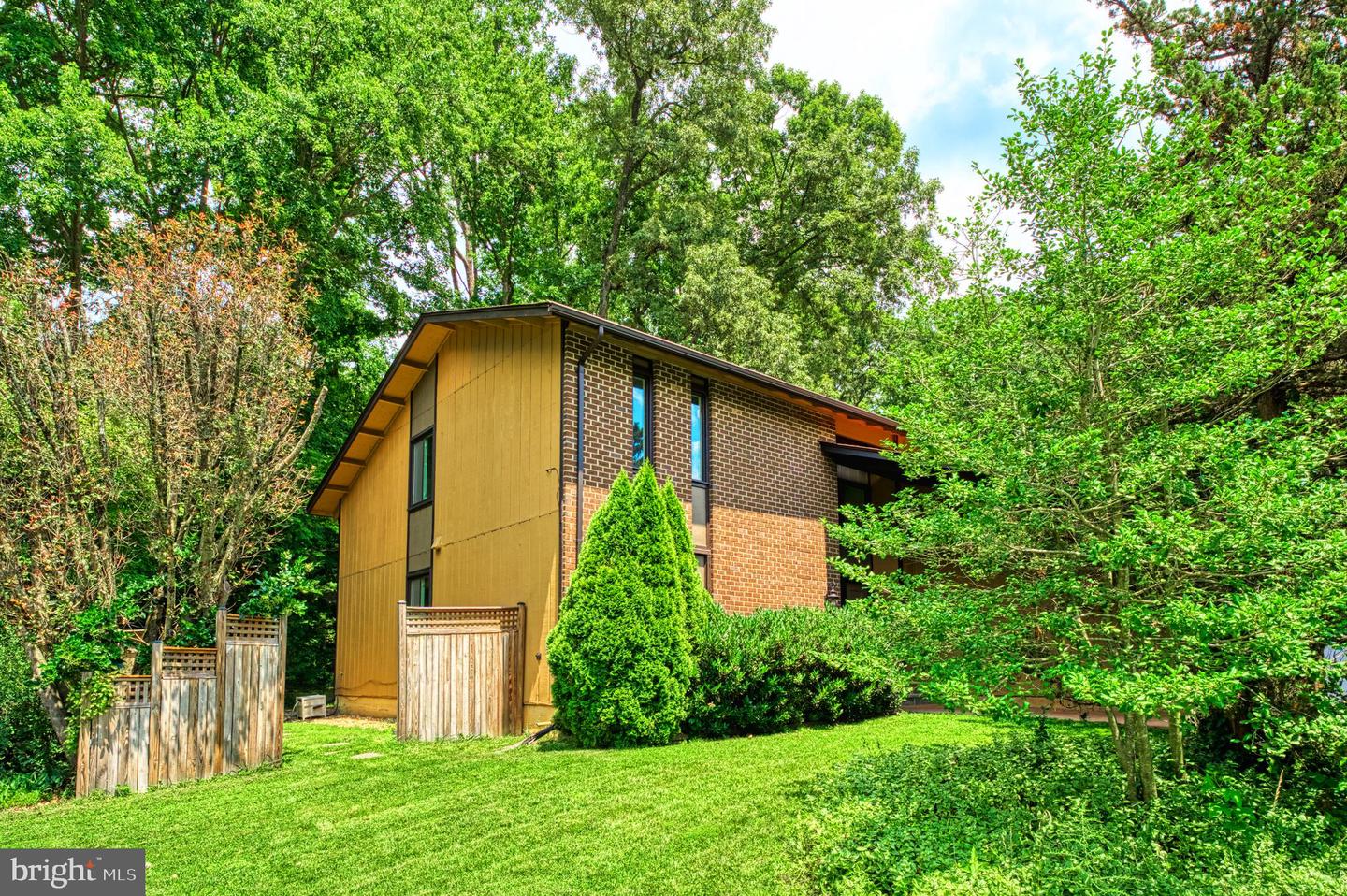5222 Bradfield DRIVE