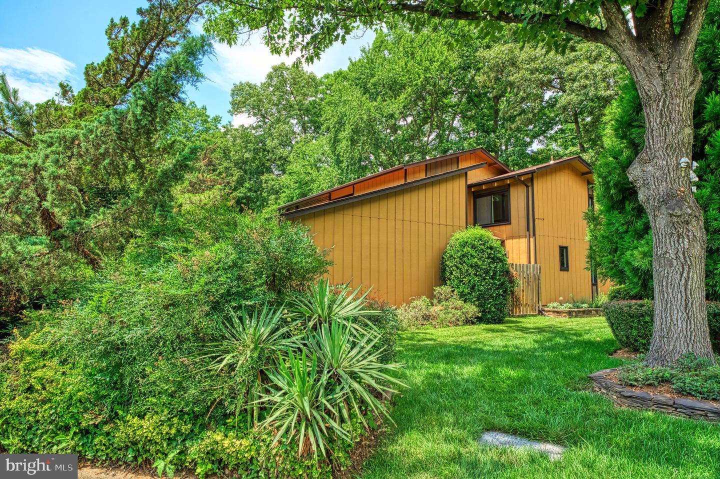5222 Bradfield DRIVE