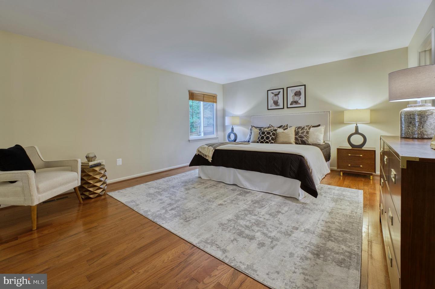 5222 Bradfield DRIVE
