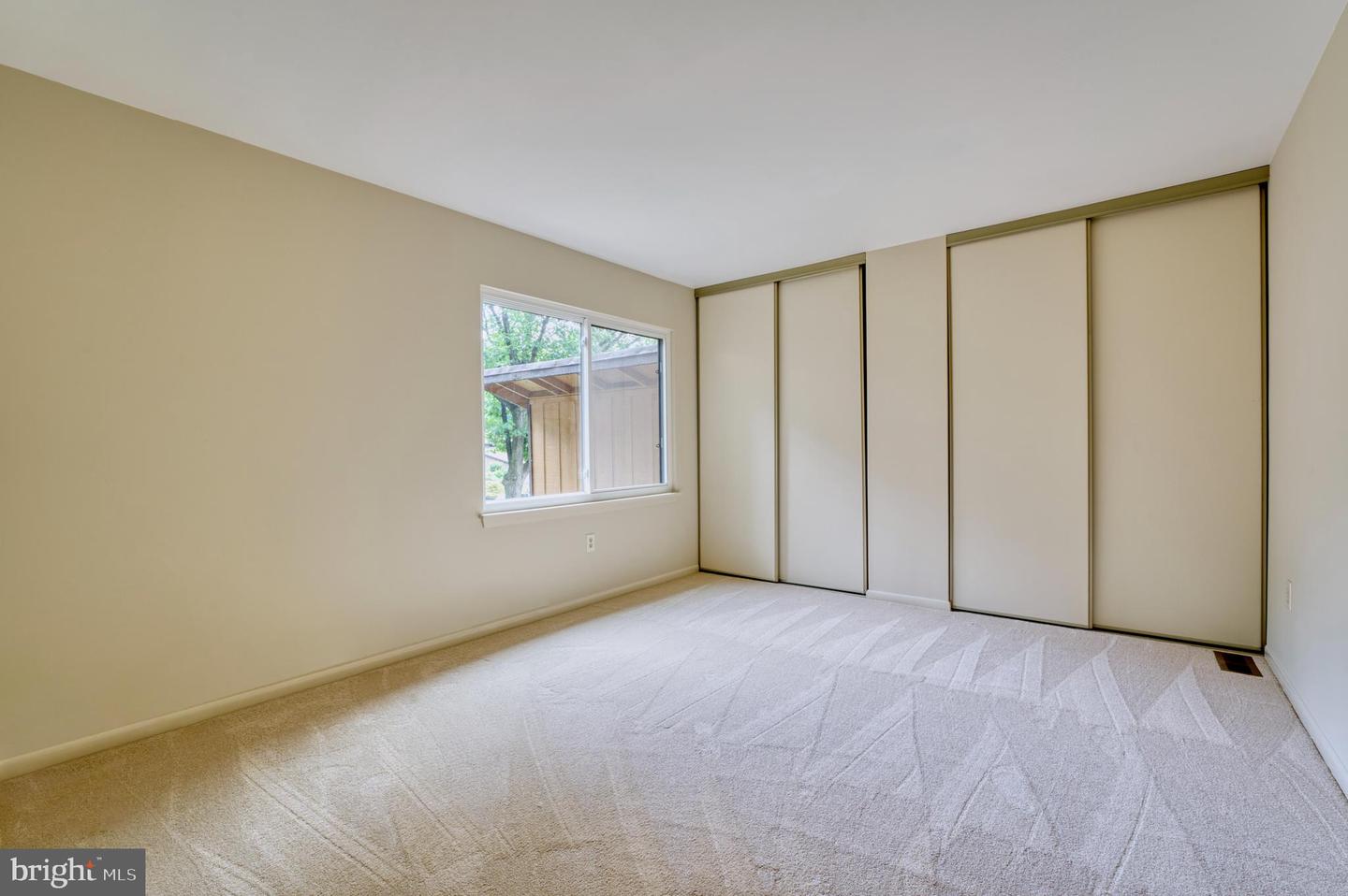 5222 Bradfield DRIVE