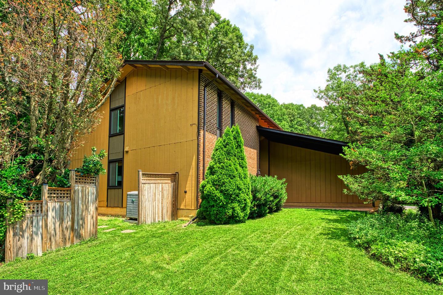 5222 Bradfield DRIVE