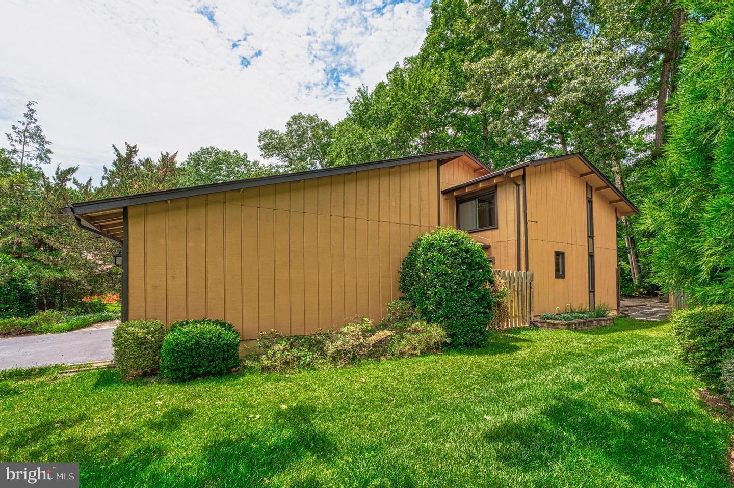 5222 Bradfield DRIVE