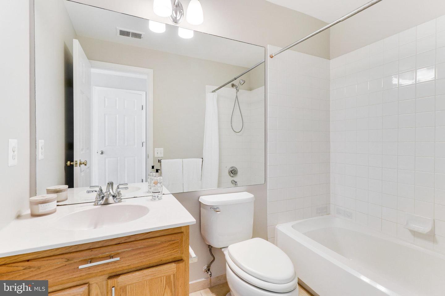8248 Catbird CIRCLE Unit: 201