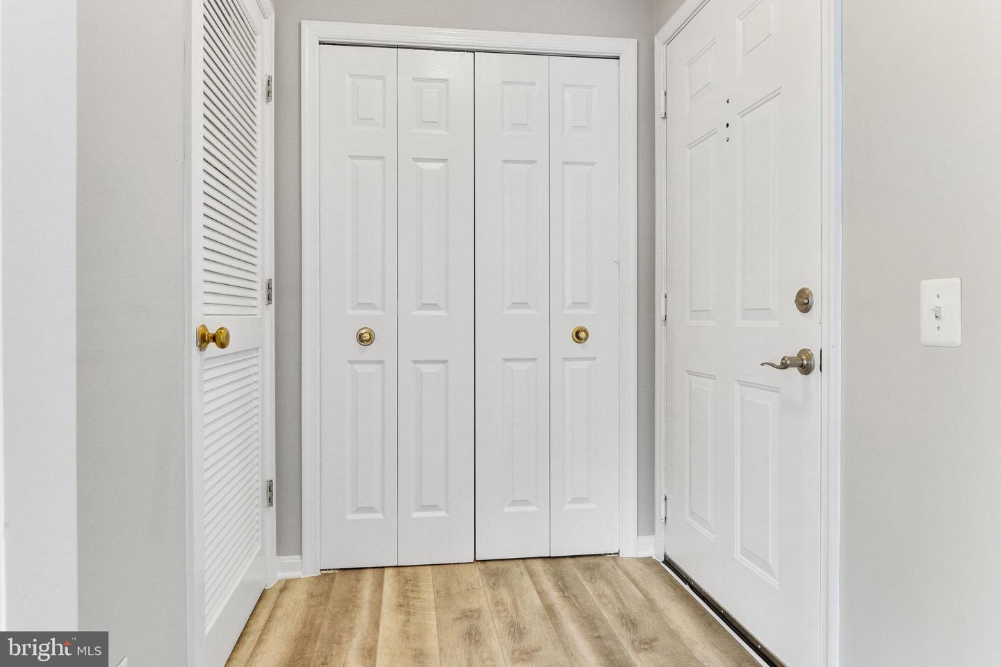 8248 Catbird CIRCLE Unit: 201