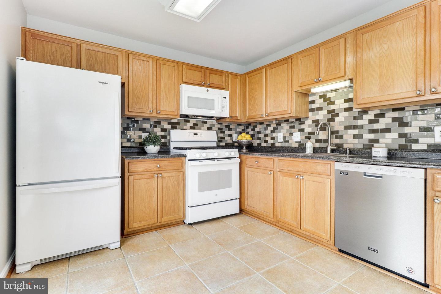 8248 Catbird CIRCLE Unit: 201