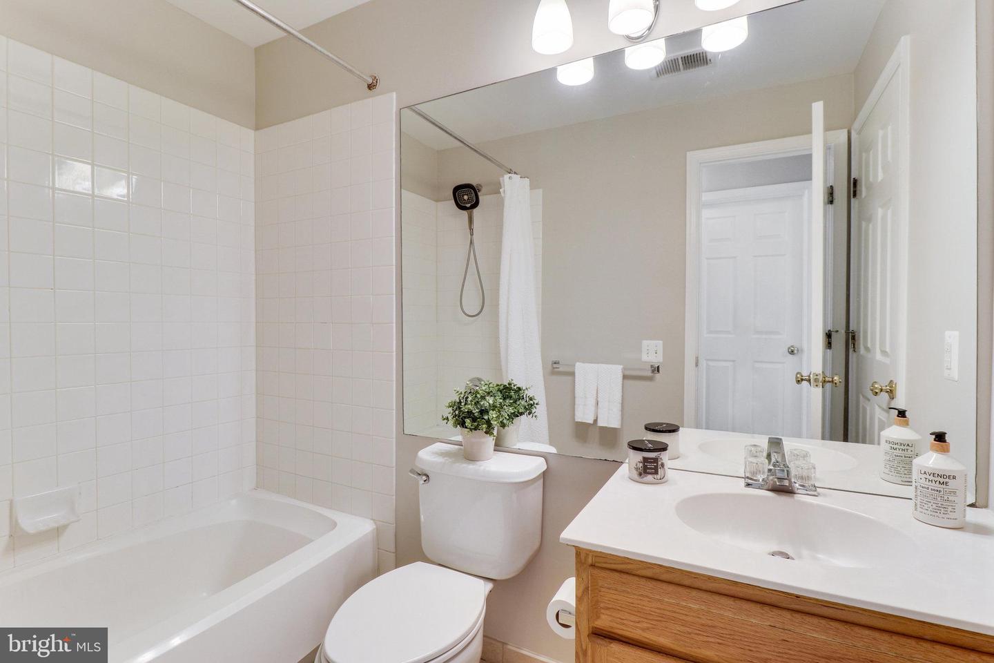 8248 Catbird CIRCLE Unit: 201